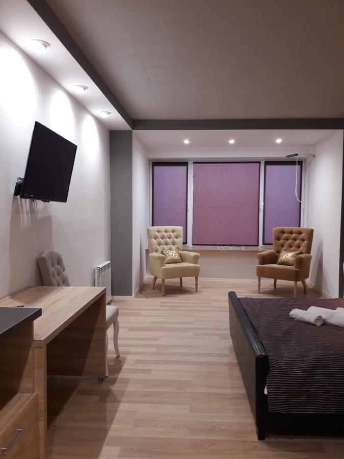 Mini Hotel On Demiivska 基輔 外观 照片