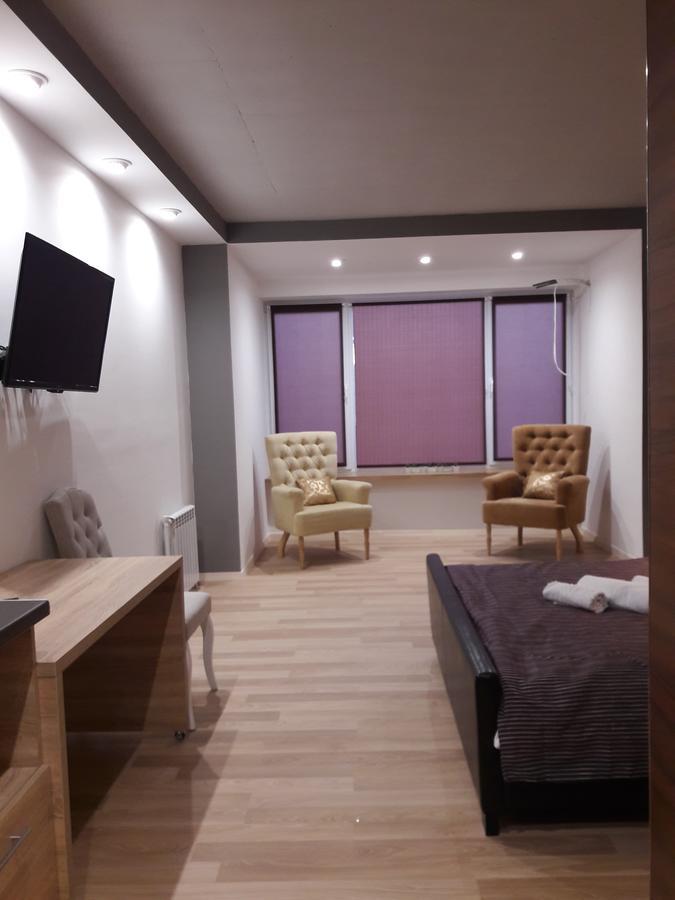Mini Hotel On Demiivska 基輔 外观 照片