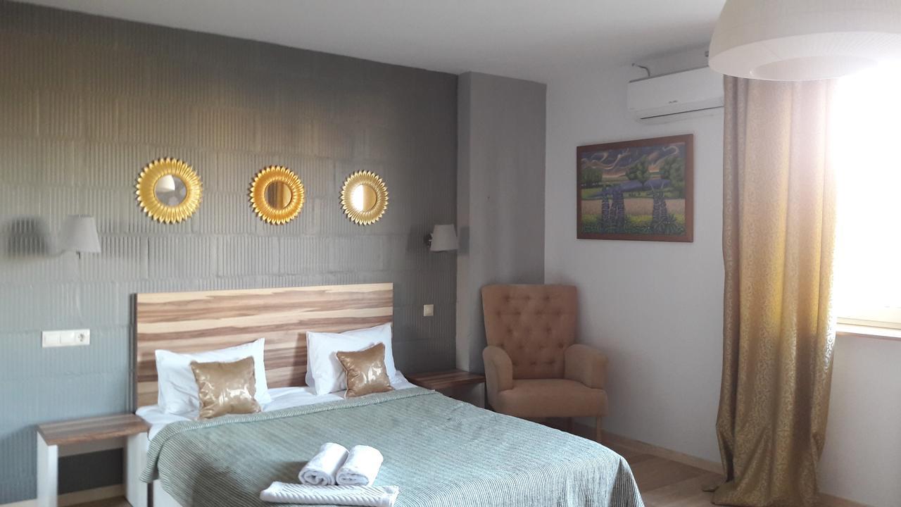 Mini Hotel On Demiivska 基輔 外观 照片
